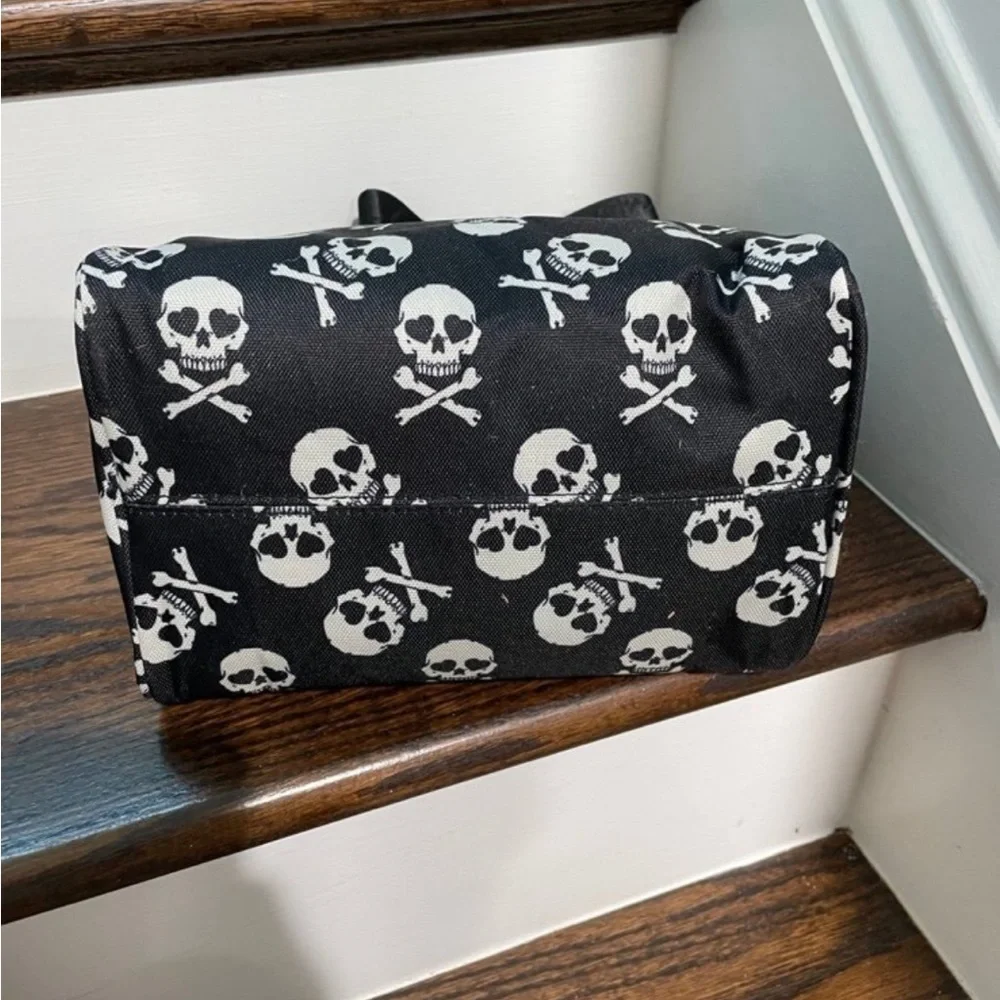BETSEY JOHNSON BLACK SKULL INSULATED LUNCH TOTE NWT